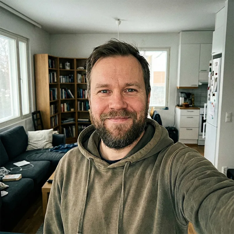 Esimerkki tavallisesta selfie-kuvasta ennen AI-muokkausta